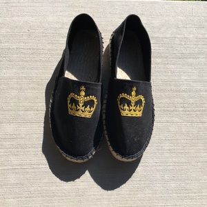 Crowned black and gold slippers